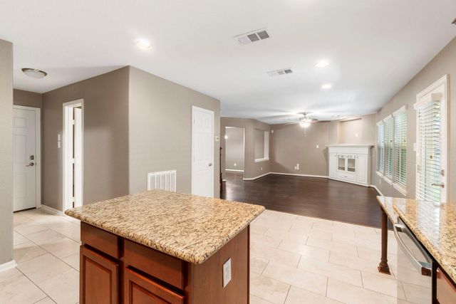 19 Shimmer Pond Place, The Woodlands, TX 77385