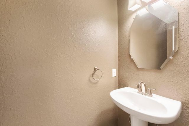 19 Shimmer Pond Place, The Woodlands, TX 77385