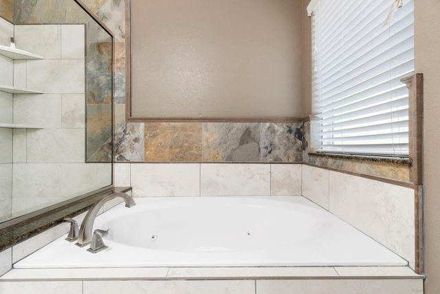 19 Shimmer Pond Place, The Woodlands, TX 77385