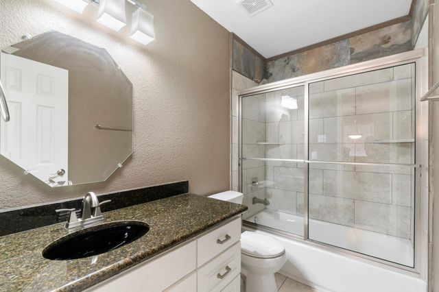 19 Shimmer Pond Place, The Woodlands, TX 77385