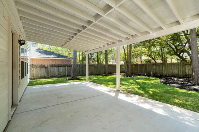 19 Shimmer Pond Place, The Woodlands, TX 77385