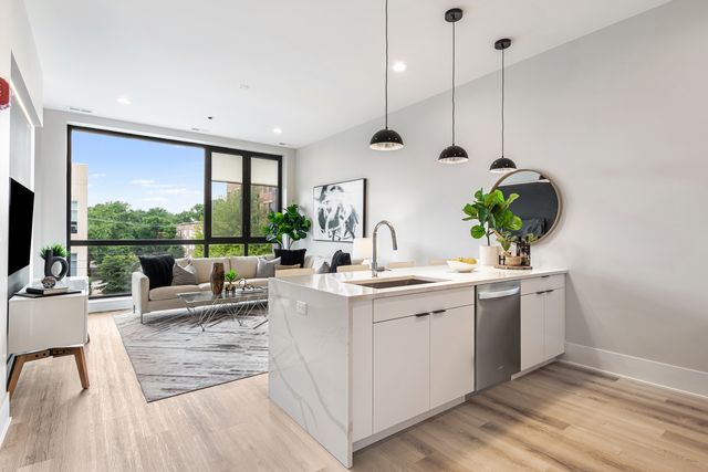 5753 N Broadway Street 303, Chicago, IL 60660