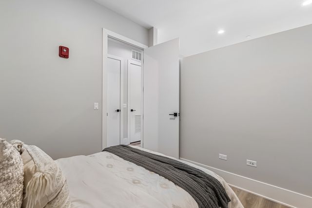 5753 N Broadway Street 303, Chicago, IL 60660