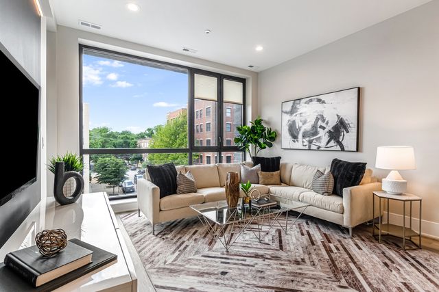 5753 N Broadway Street 303, Chicago, IL 60660