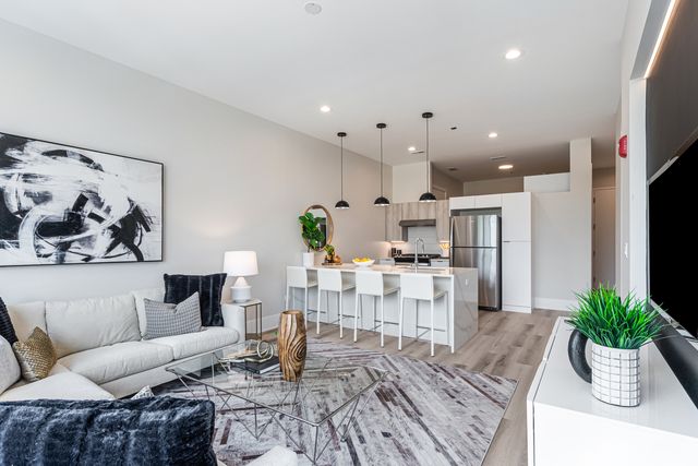 5753 N Broadway Street 303, Chicago, IL 60660