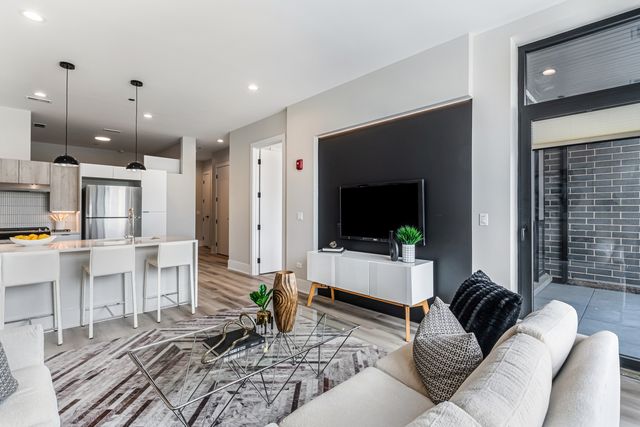 5753 N Broadway Street 303, Chicago, IL 60660