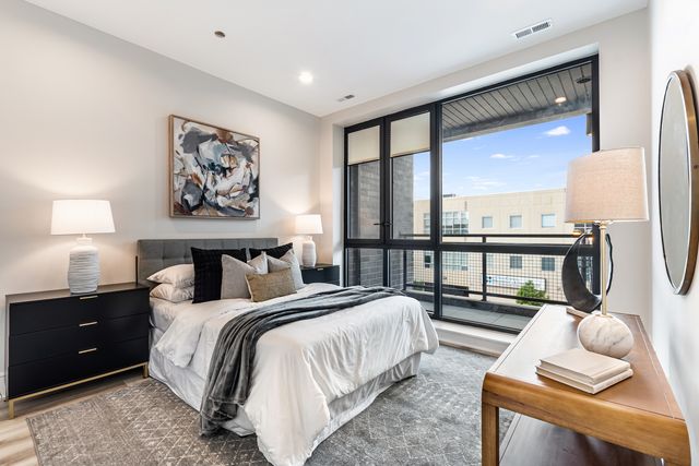 5753 N Broadway Street 303, Chicago, IL 60660