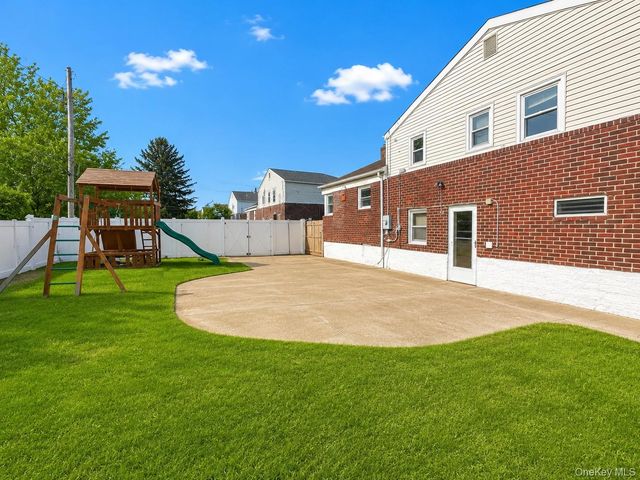 36 Forest Drive, Plainview, NY 11803