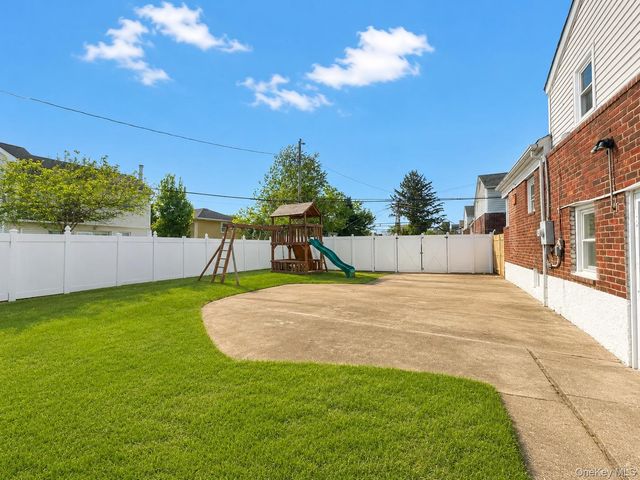 36 Forest Drive, Plainview, NY 11803