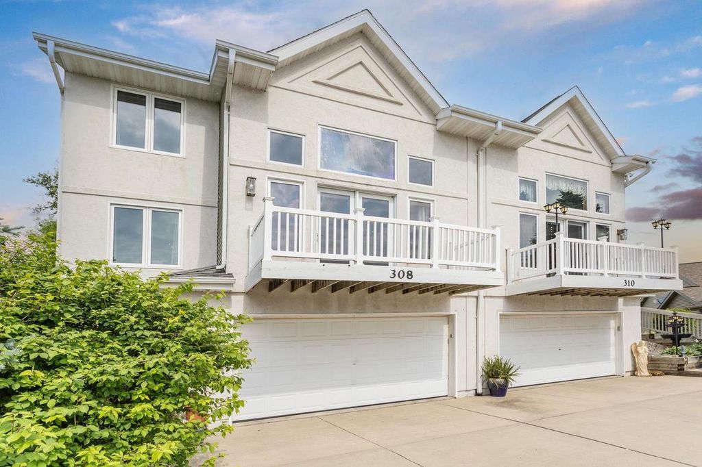 308 E HAVEN DRIVE, Watertown, WI 53094