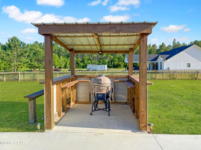 561 Lakepointe Drive, Chipley, FL 32428