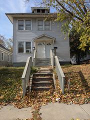 822 S Martin Luther King Jr Avenue, Waukegan, IL 60085