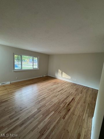 4505 Oak Circle, North Olmsted, OH 44070