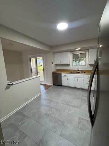 4505 Oak Circle, North Olmsted, OH 44070