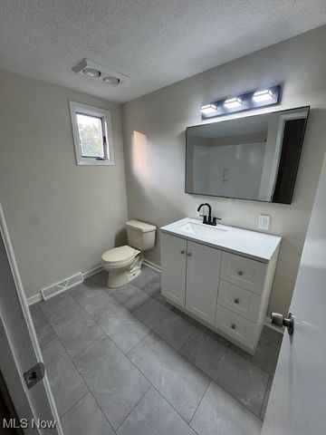 4505 Oak Circle, North Olmsted, OH 44070