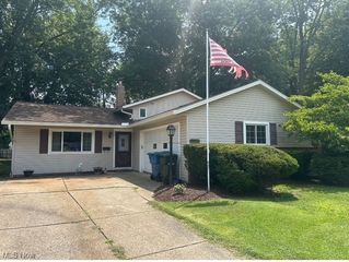 4505 Oak Circle, North Olmsted, OH 44070