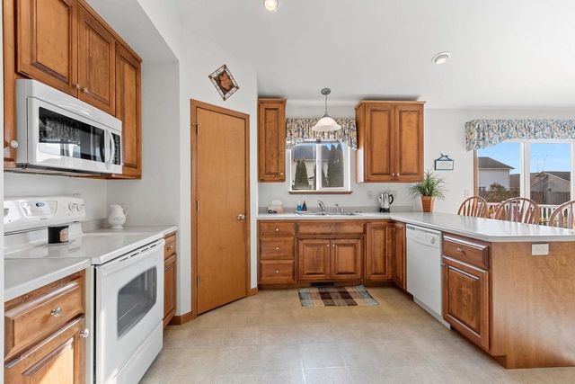 3340 HEAVEN DRIVE, Green Bay, WI 54311