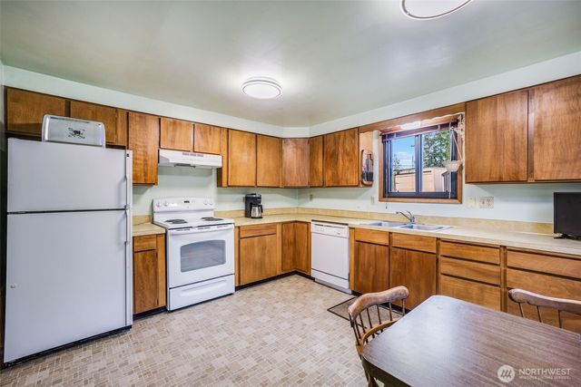 345 S 184th Street, Burien, WA 98148