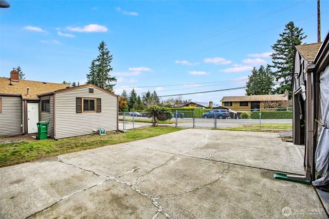 345 S 184th Street, Burien, WA 98148