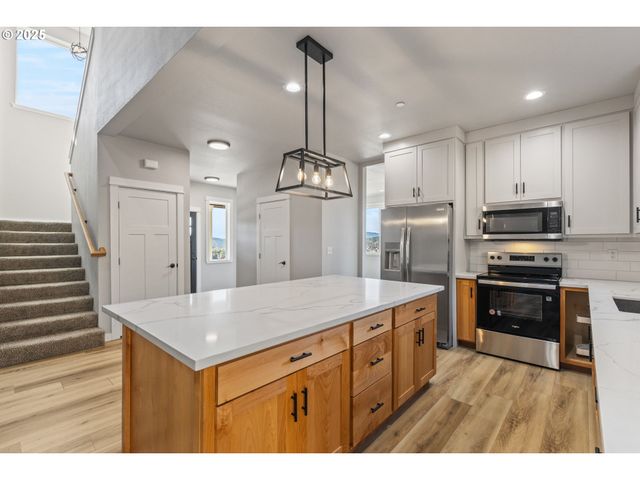 664 BROOKS Loop, Sutherlin, OR 97479