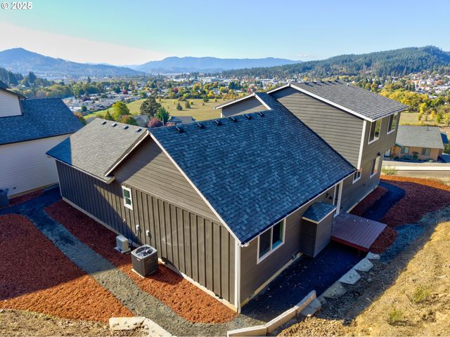 664 BROOKS Loop, Sutherlin, OR 97479
