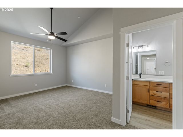 664 BROOKS Loop, Sutherlin, OR 97479