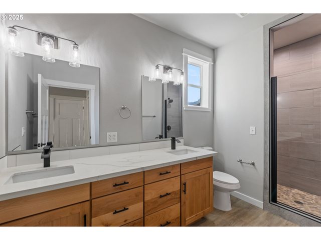 664 BROOKS Loop, Sutherlin, OR 97479