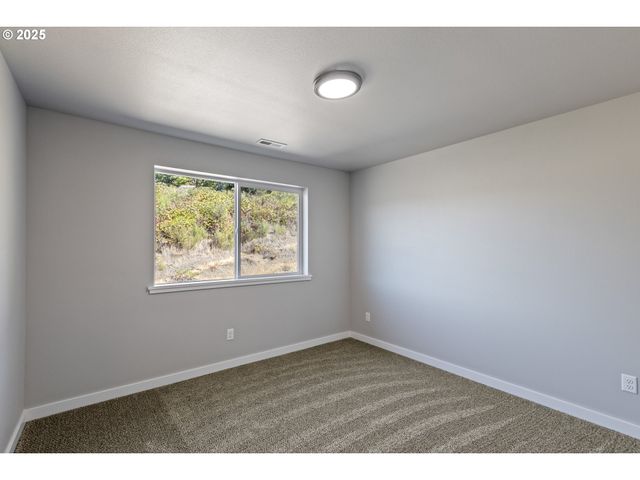 664 BROOKS Loop, Sutherlin, OR 97479