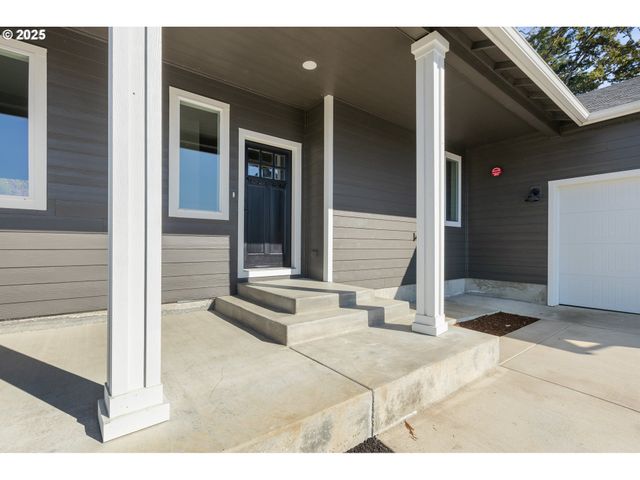 664 BROOKS Loop, Sutherlin, OR 97479