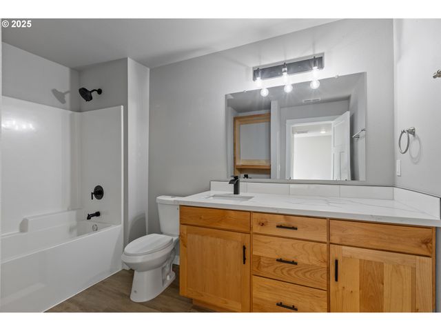 664 BROOKS Loop, Sutherlin, OR 97479