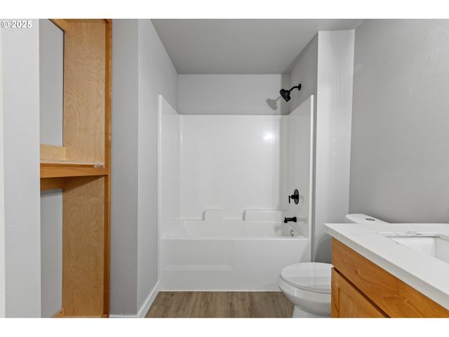 664 BROOKS Loop, Sutherlin, OR 97479