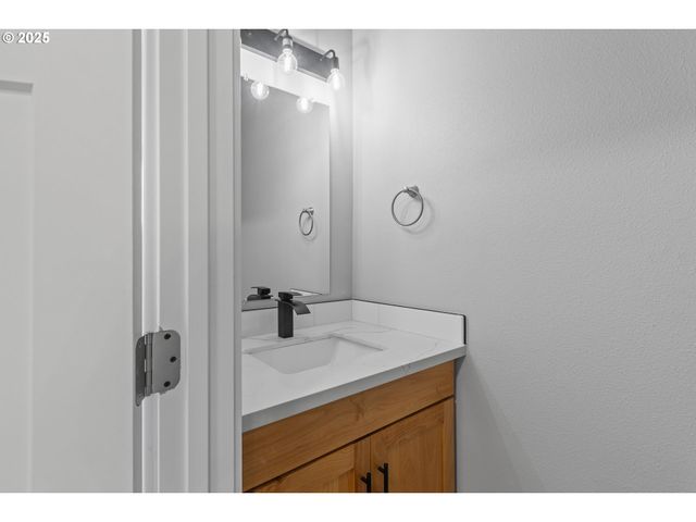 664 BROOKS Loop, Sutherlin, OR 97479