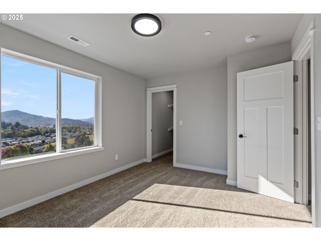 664 BROOKS Loop, Sutherlin, OR 97479