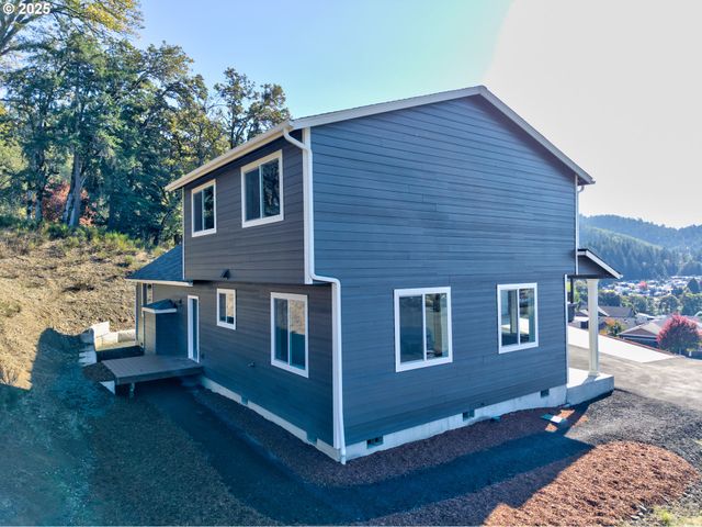 664 BROOKS Loop, Sutherlin, OR 97479