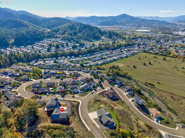 664 BROOKS Loop, Sutherlin, OR 97479