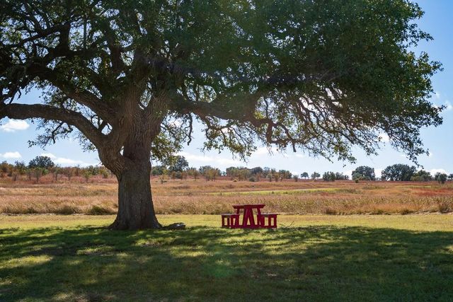 204 Via Daniela, Florence, TX 76527