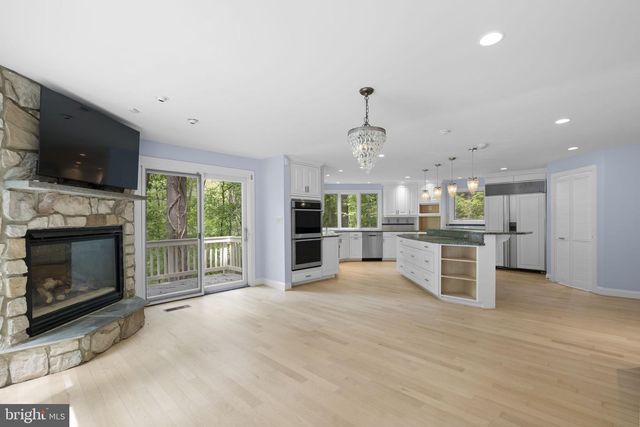 10701 SYCAMORE SPRINGS LN, Great Falls, VA 22066