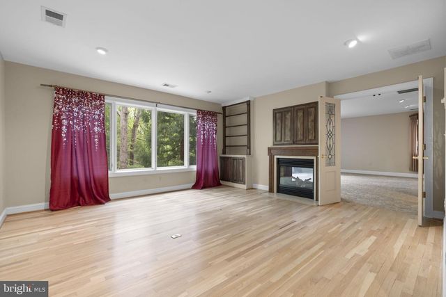 10701 SYCAMORE SPRINGS LN, Great Falls, VA 22066