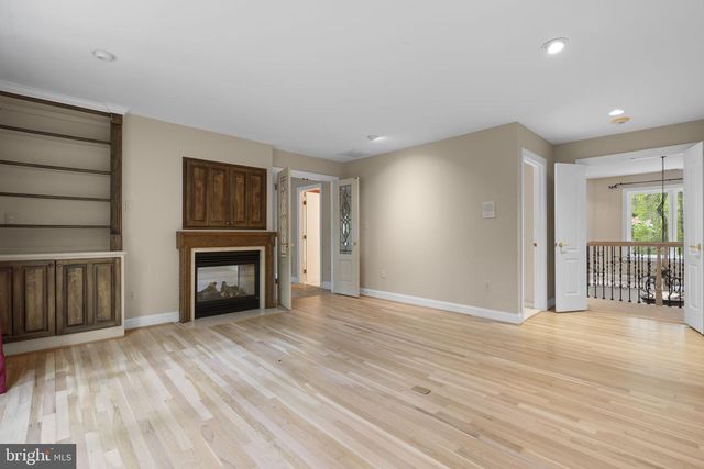 10701 SYCAMORE SPRINGS LN, Great Falls, VA 22066