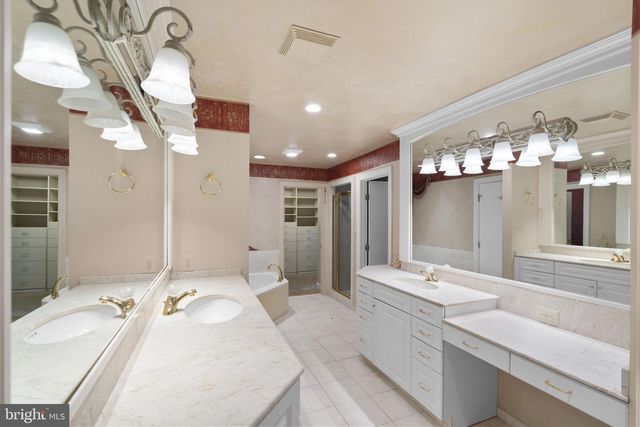 10701 SYCAMORE SPRINGS LN, Great Falls, VA 22066