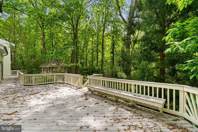 10701 SYCAMORE SPRINGS LN, Great Falls, VA 22066