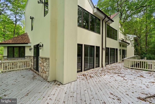 10701 SYCAMORE SPRINGS LN, Great Falls, VA 22066