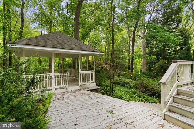 10701 SYCAMORE SPRINGS LN, Great Falls, VA 22066