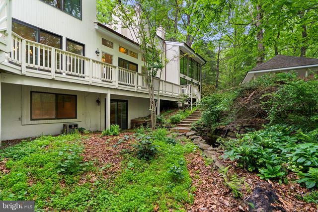 10701 SYCAMORE SPRINGS LN, Great Falls, VA 22066