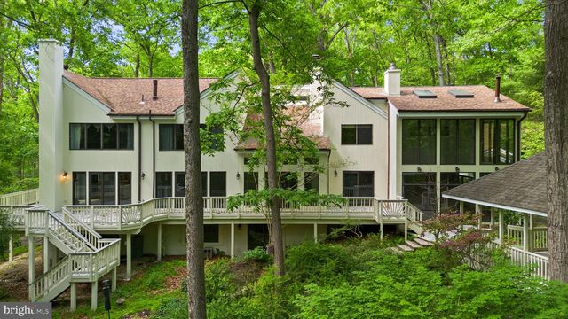 10701 SYCAMORE SPRINGS LN, Great Falls, VA 22066