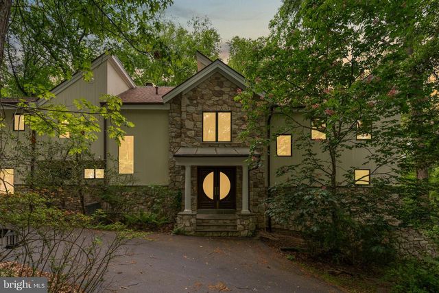 10701 SYCAMORE SPRINGS LN, Great Falls, VA 22066