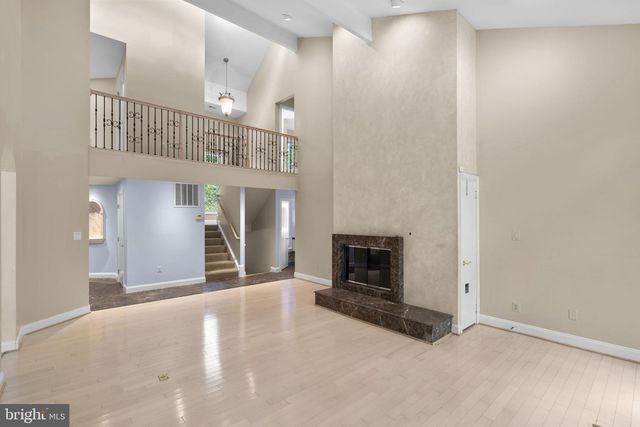 10701 SYCAMORE SPRINGS LN, Great Falls, VA 22066