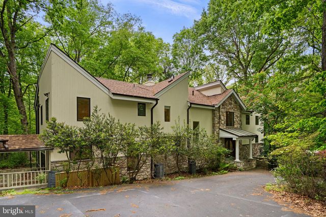 10701 SYCAMORE SPRINGS LN, Great Falls, VA 22066