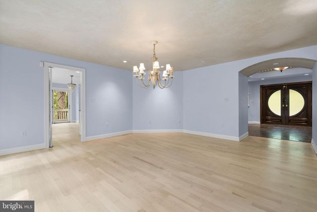 10701 SYCAMORE SPRINGS LN, Great Falls, VA 22066