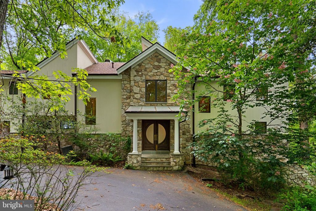 10701 SYCAMORE SPRINGS LN, Great Falls, VA 22066